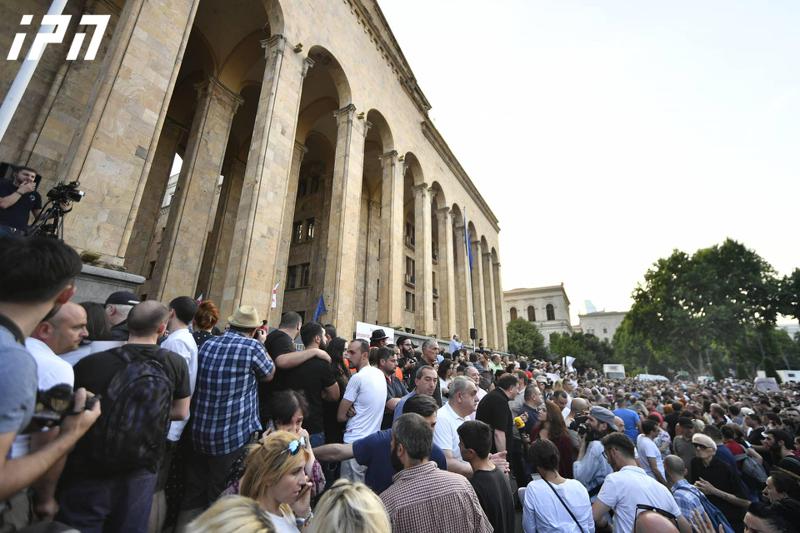 "წადი, წადი" - აქციაზე გიორგი გახარიას ინტერვიუს გამოეხმაურნენ